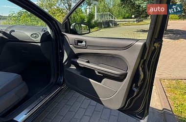 Хэтчбек Ford Focus 2006 в Млинове