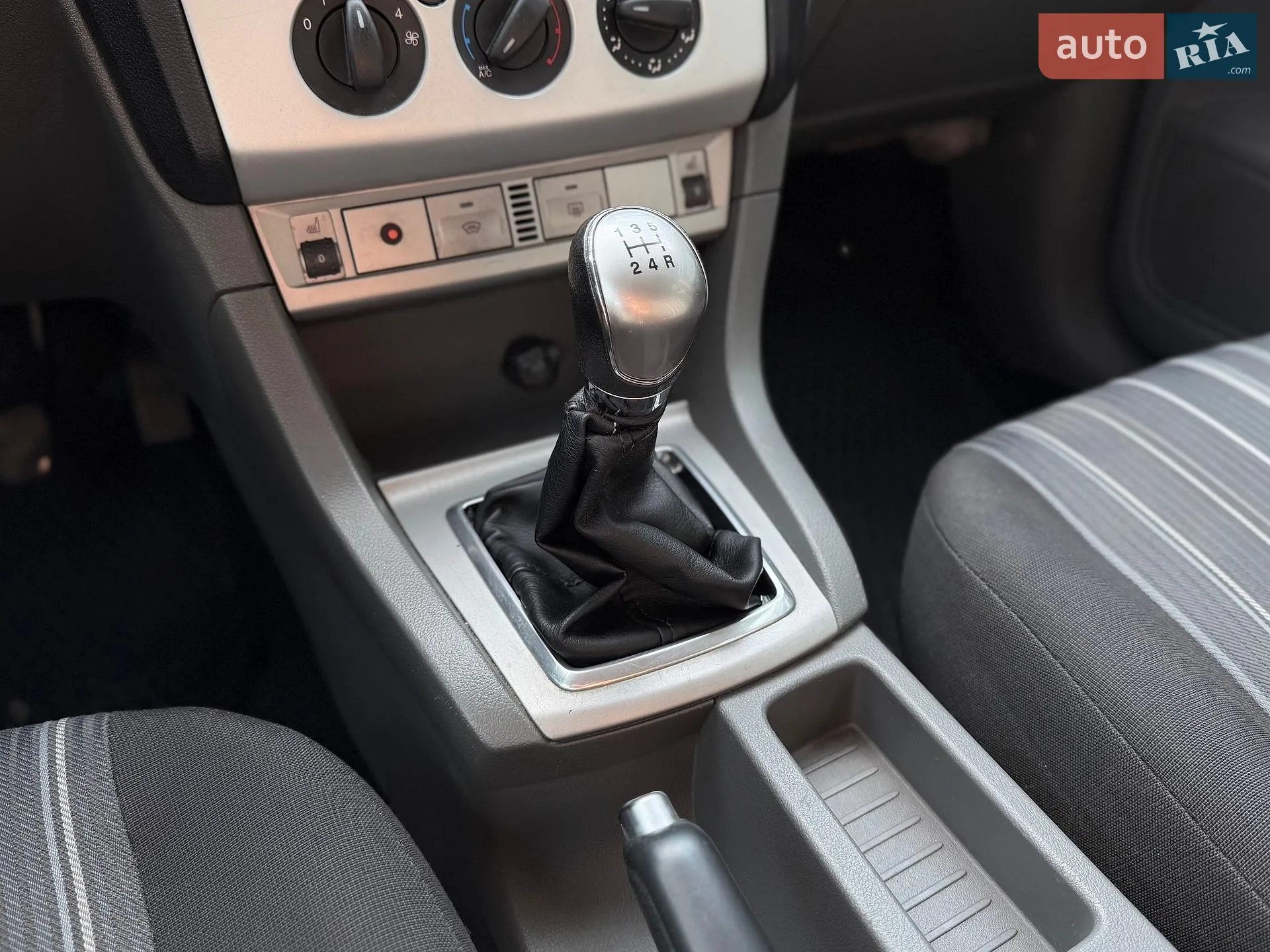 2010 Ford Focus - мініатюра 29