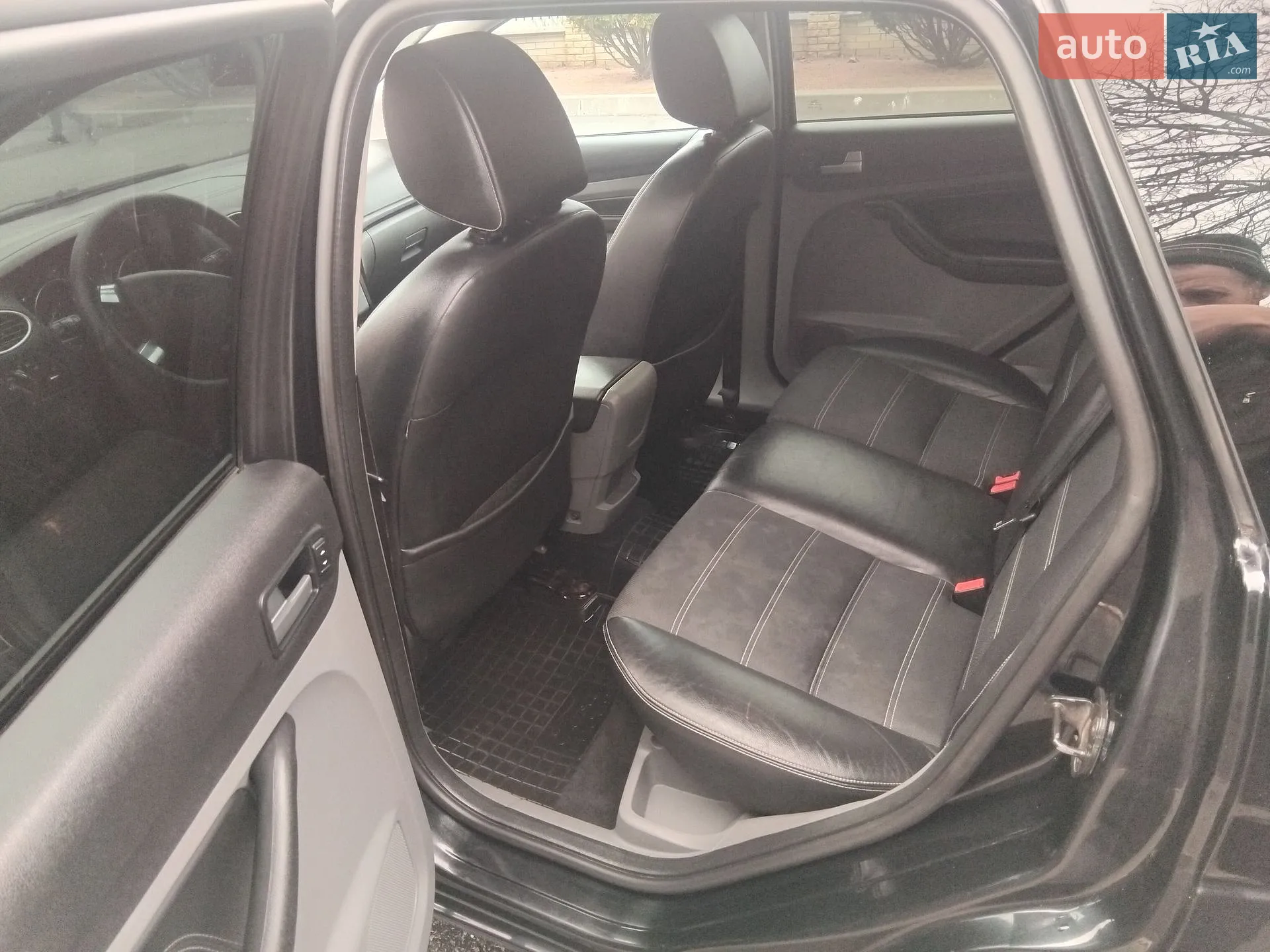 2010 Ford Focus - мініатюра 14