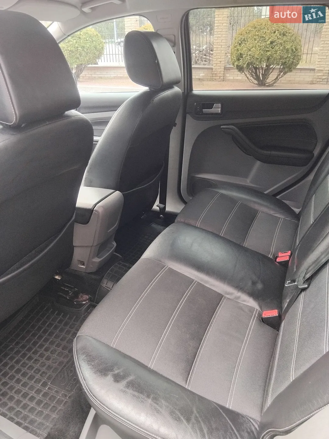2010 Ford Focus - мініатюра 38