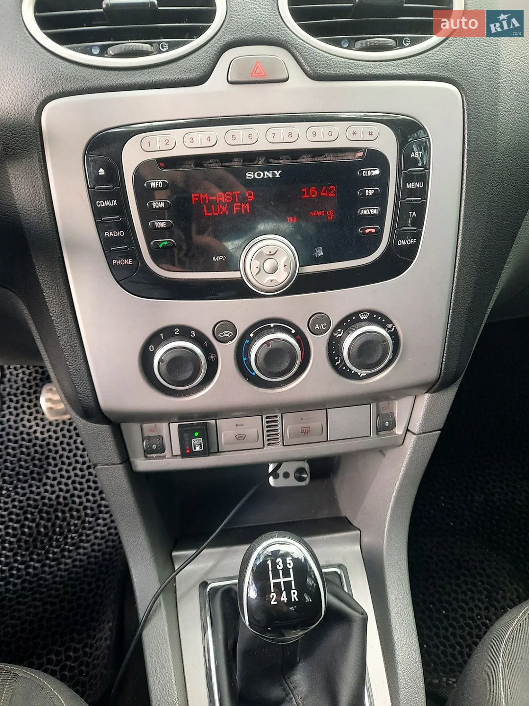 2010 Ford Focus - мініатюра 9