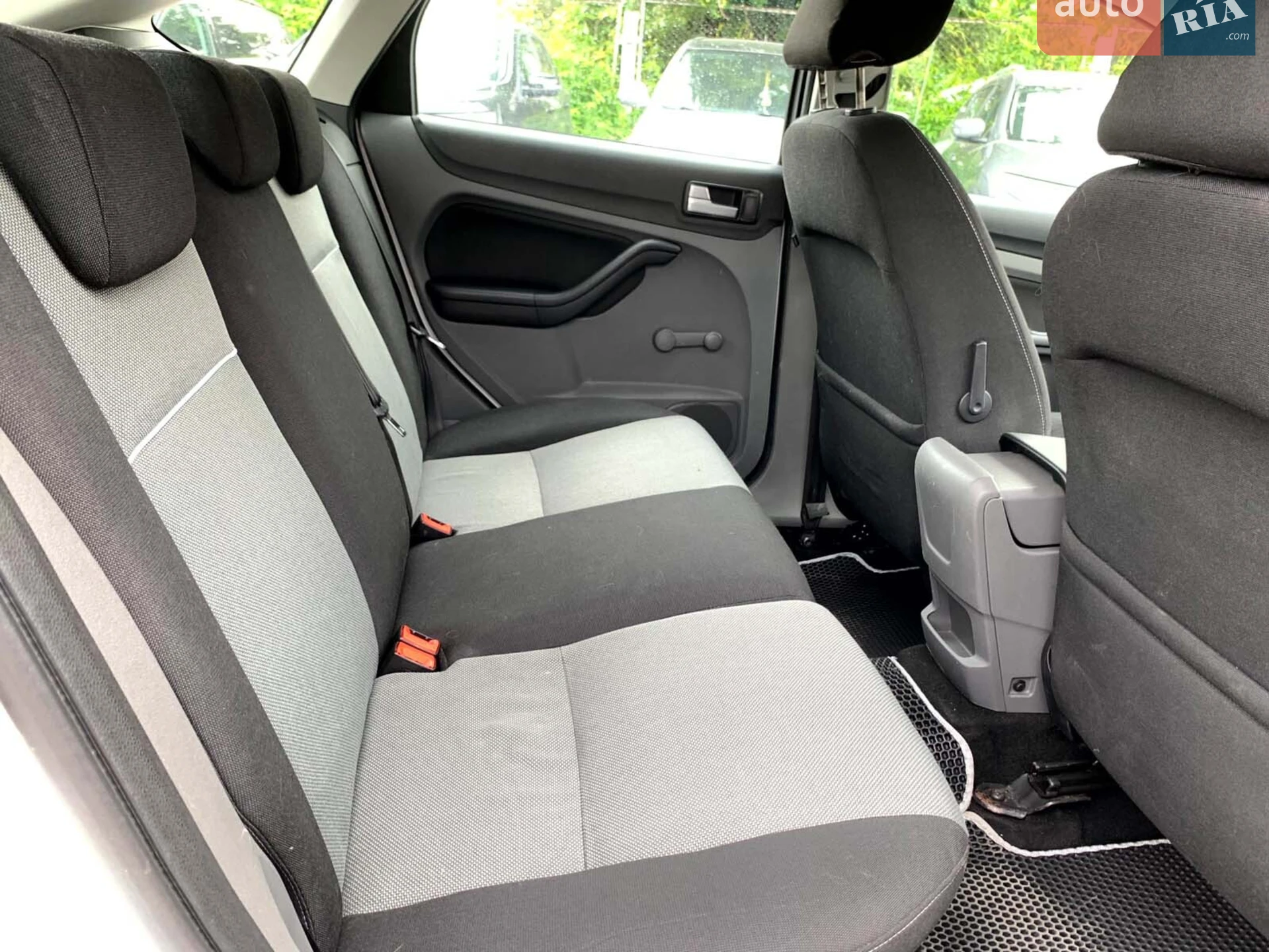 2010 Ford Focus - мініатюра 28