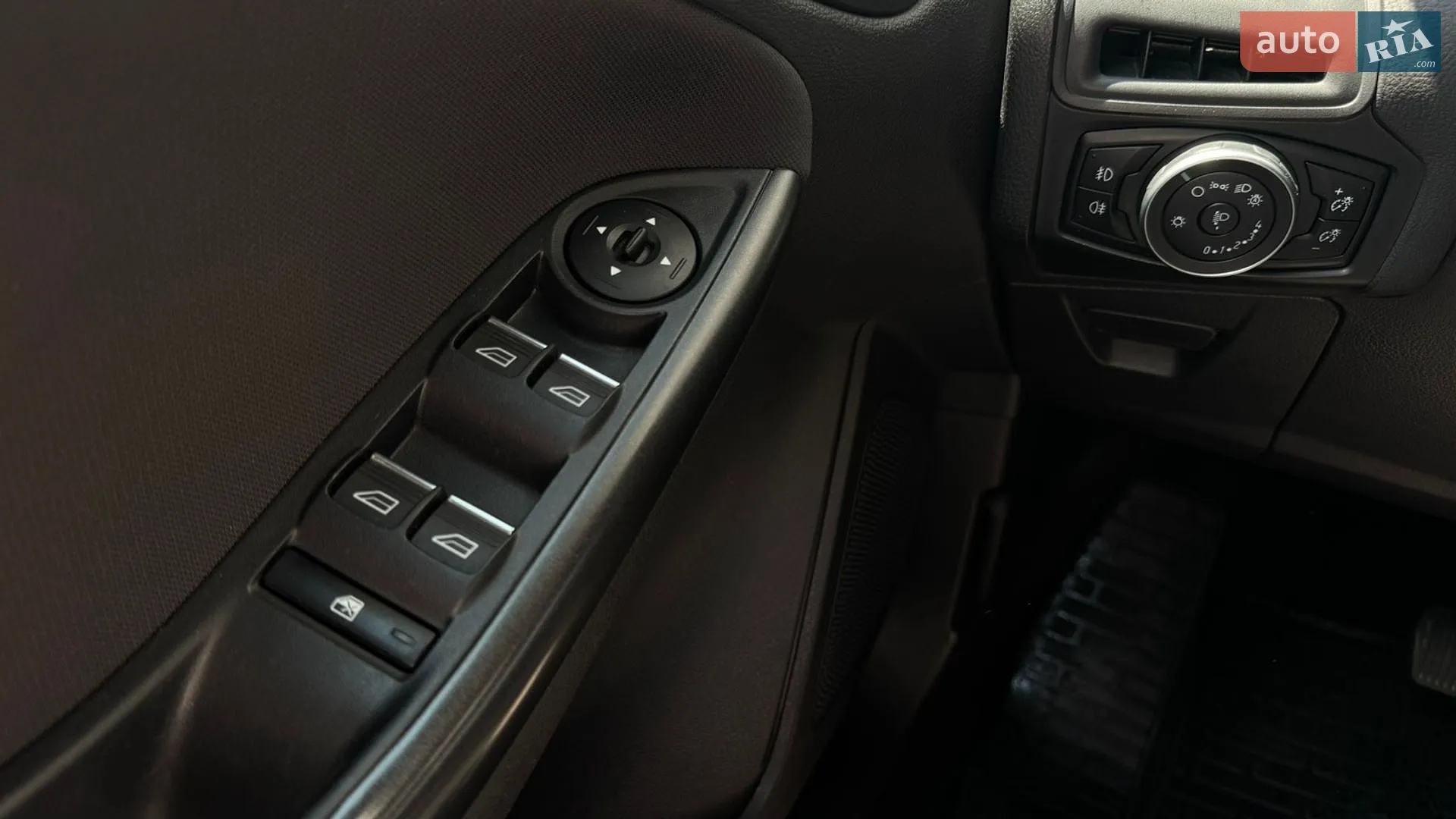 2016 Ford Focus - мініатюра 18