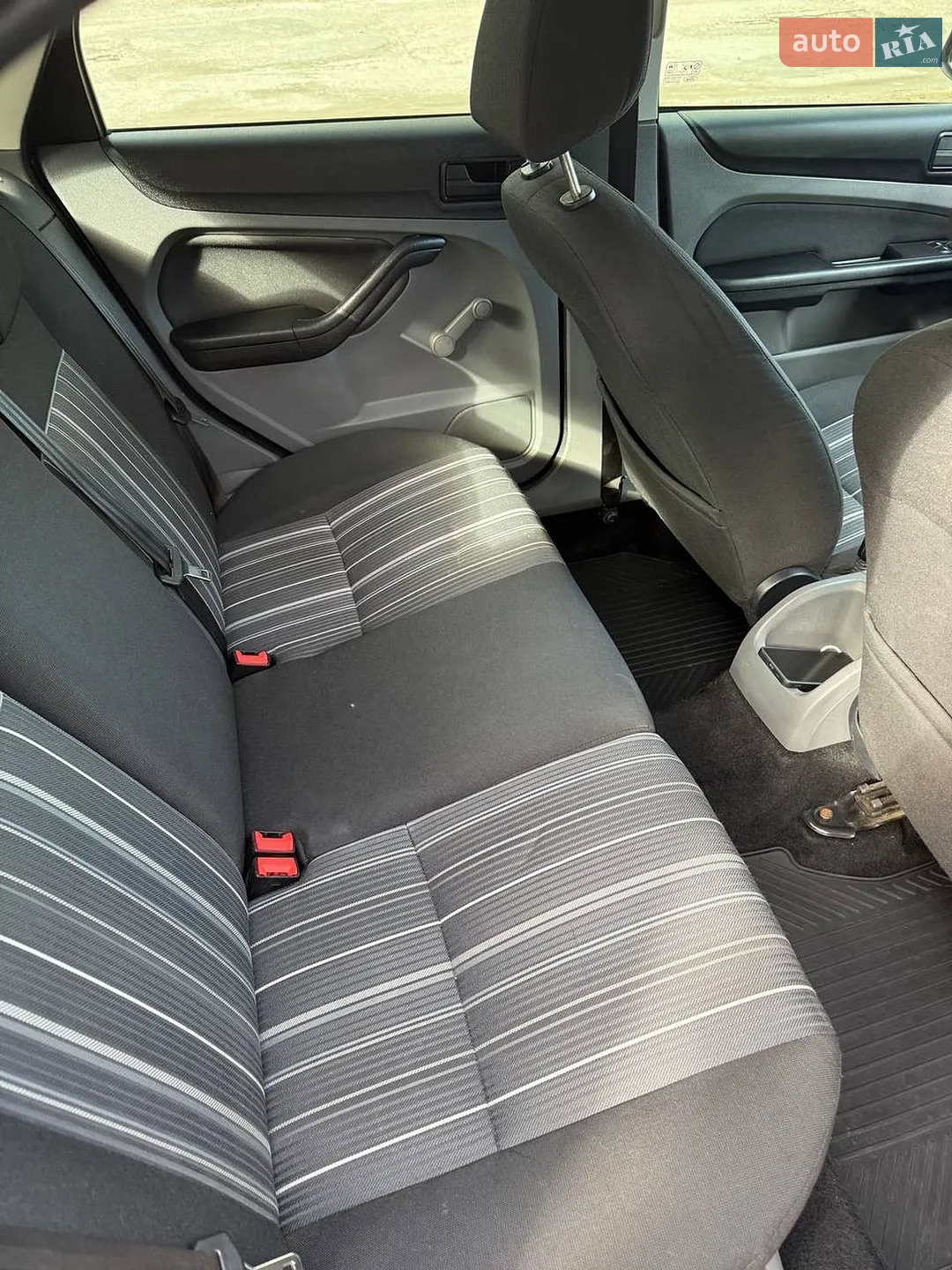 2010 Ford Focus - мініатюра 24