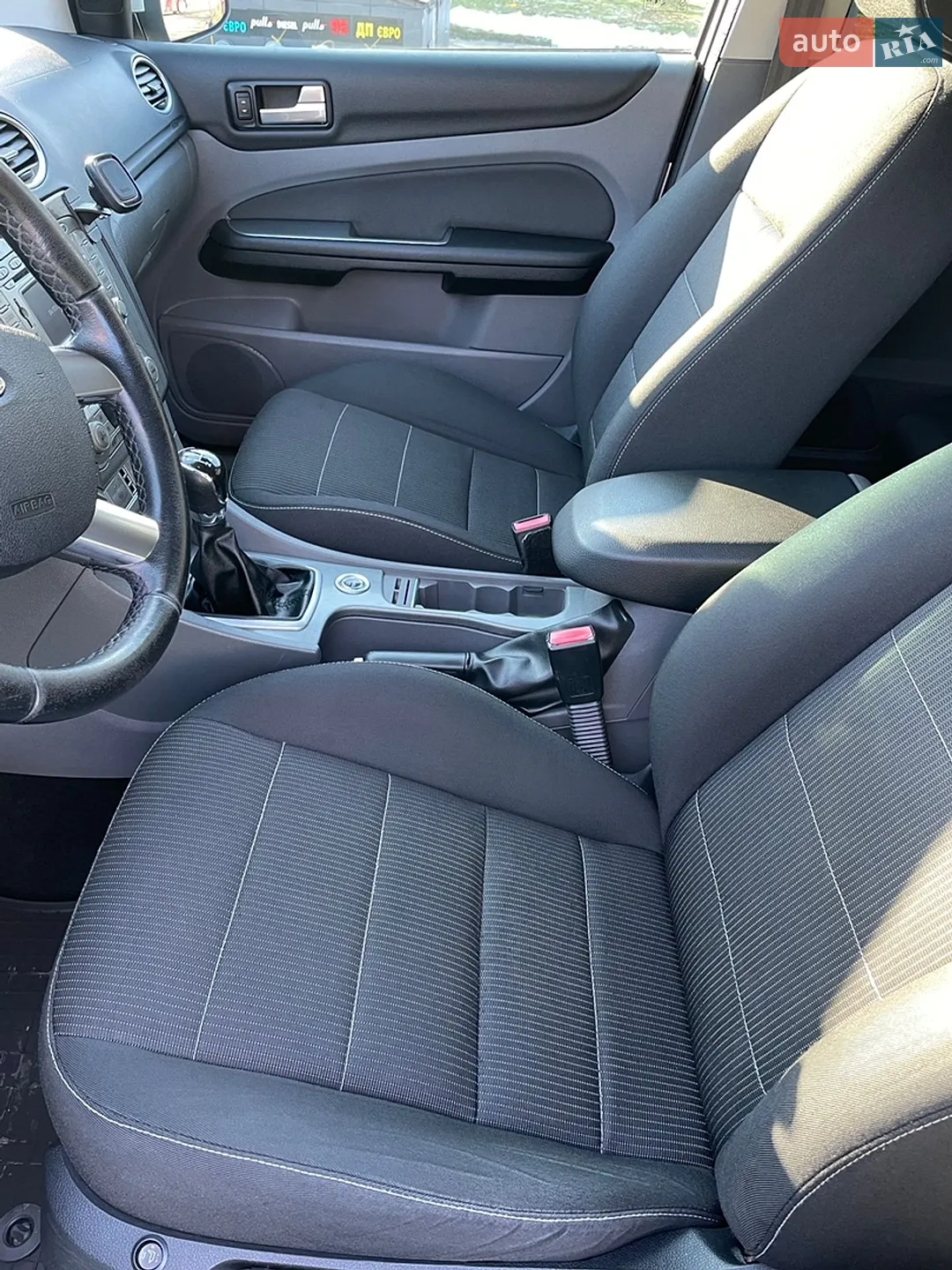 2010 Ford Focus - мініатюра 9