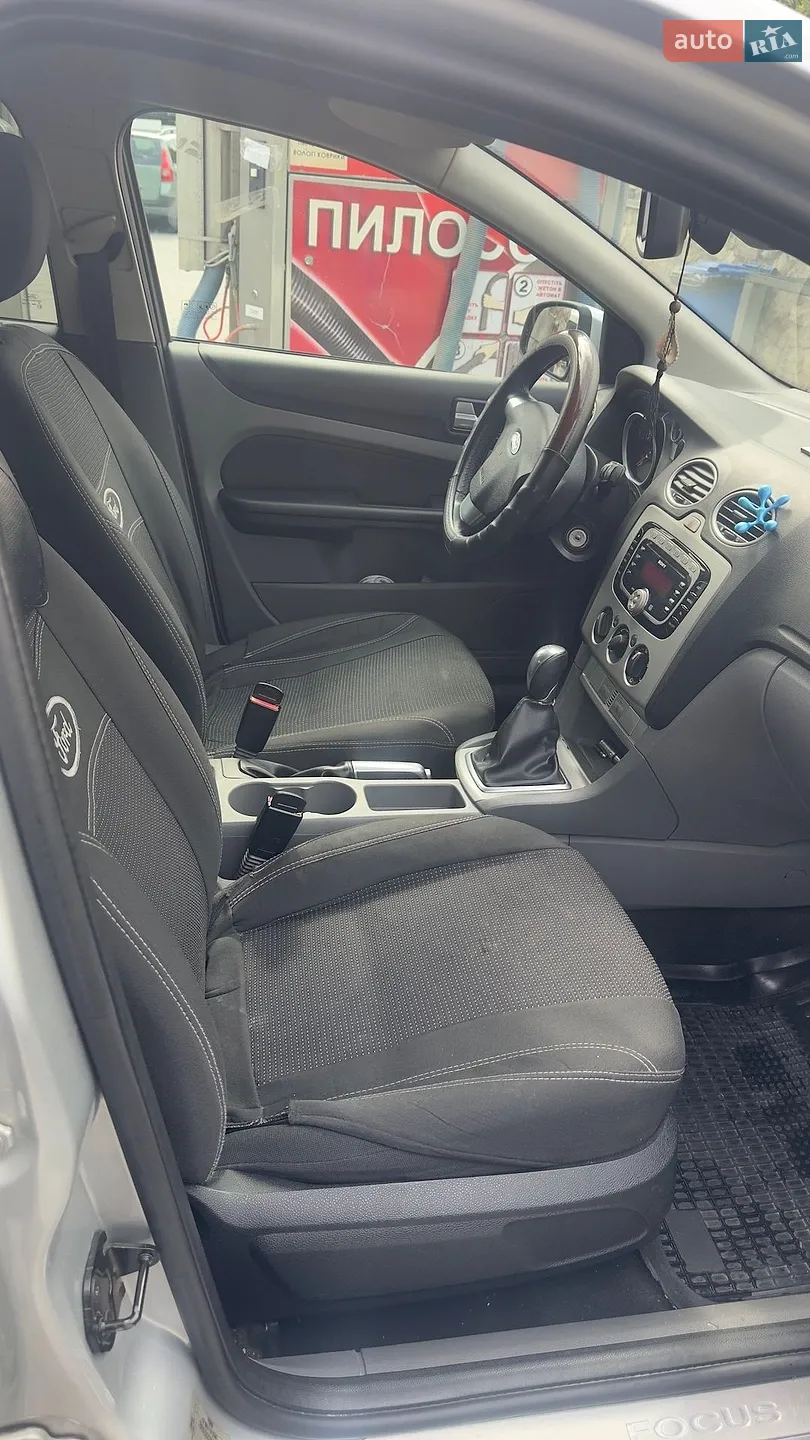 2010 Ford Focus - мініатюра 15
