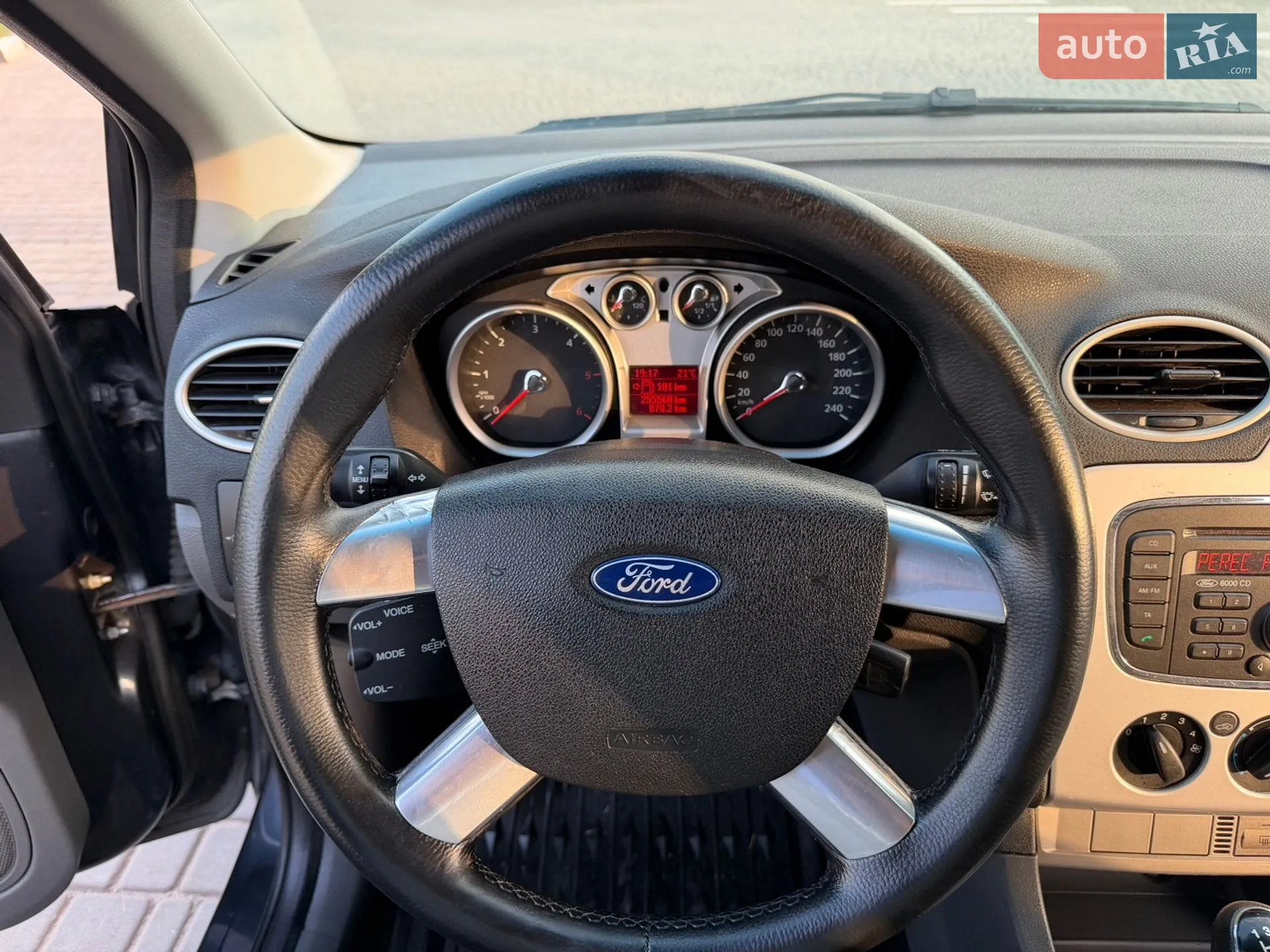 2010 Ford Focus - мініатюра 25