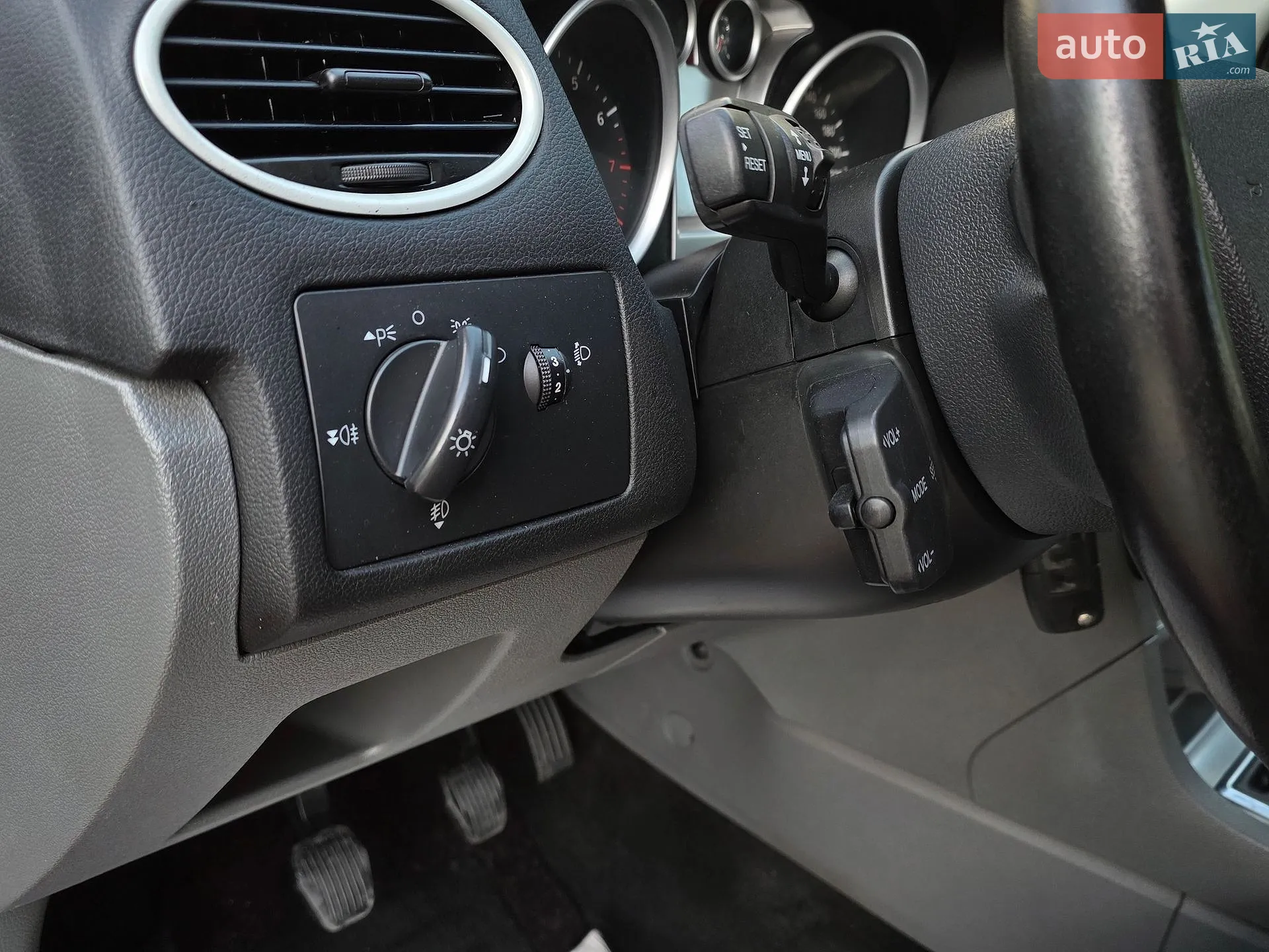 2010 Ford Focus - мініатюра 25