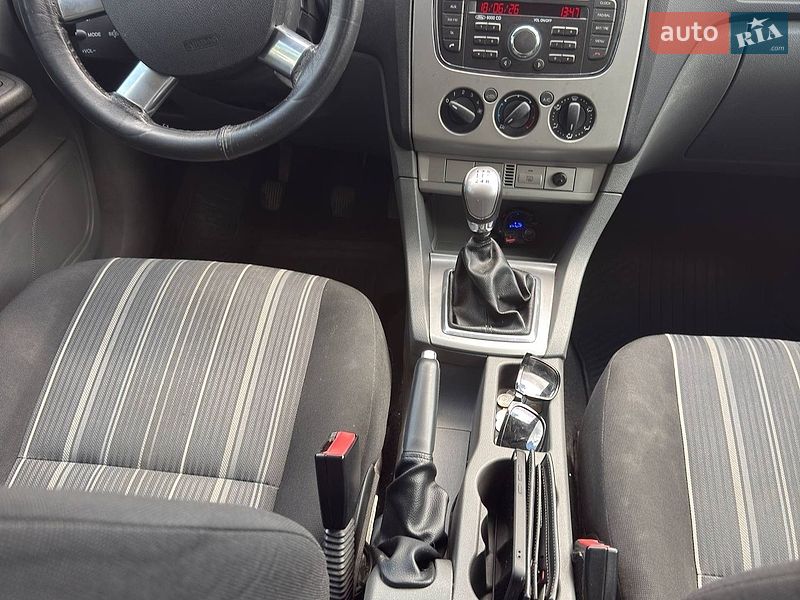 Хэтчбек Ford Focus 2010 в Волочиске