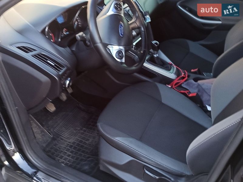 Седан Ford Focus 2013 в Ужгороді