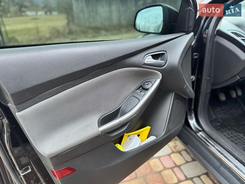 Седан Ford Focus 2013 в Ужгороді