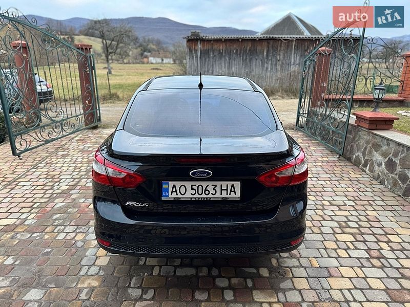 Седан Ford Focus 2013 в Ужгороді