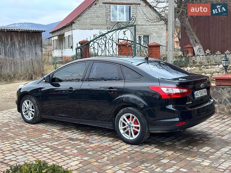 Седан Ford Focus 2013 в Ужгороді