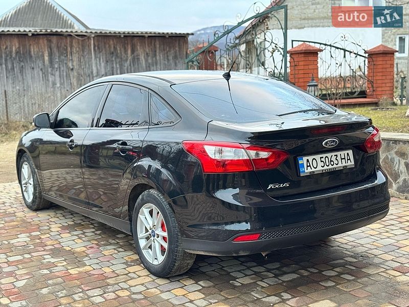 Седан Ford Focus 2013 в Ужгороді