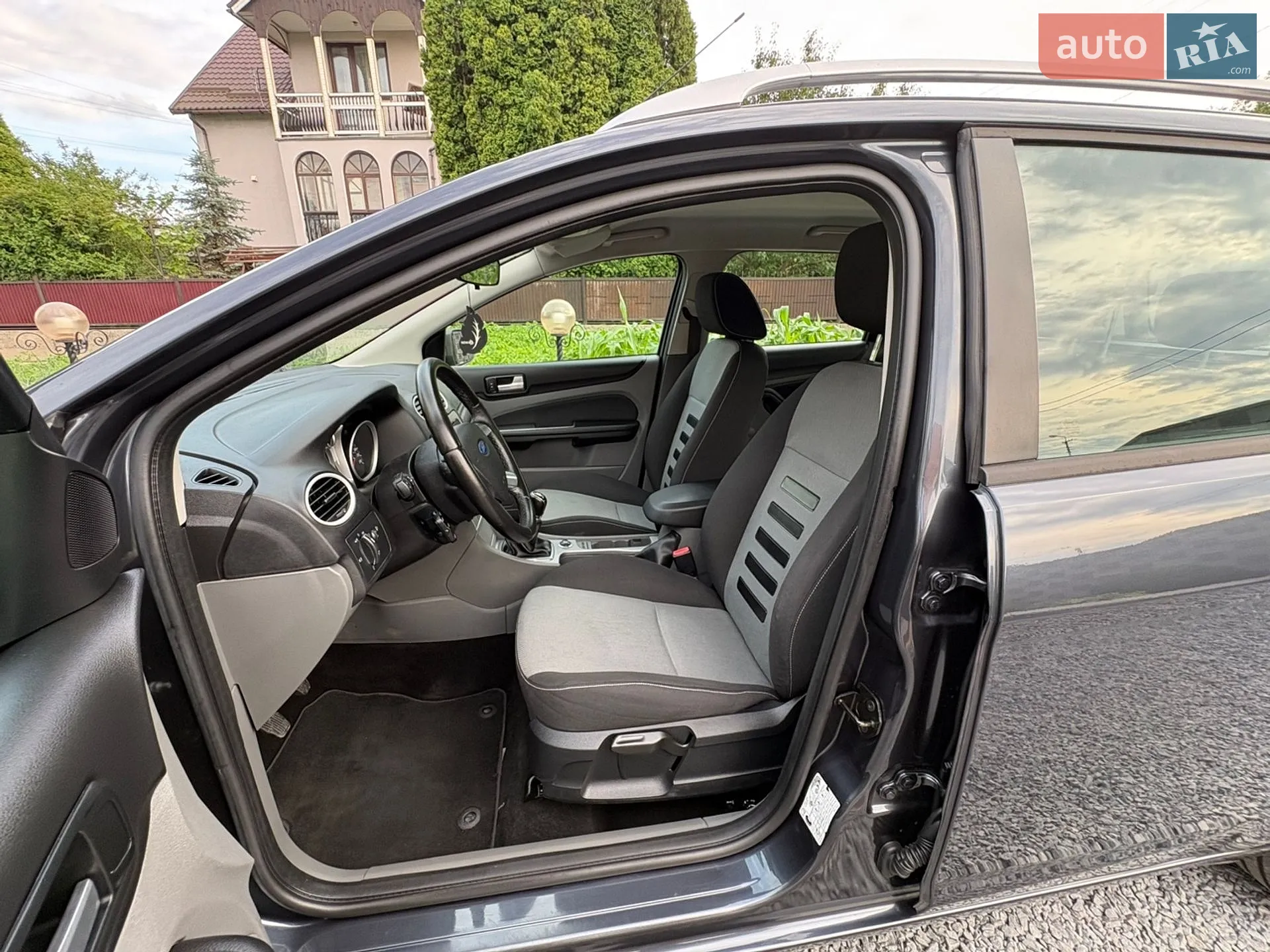 2010 Ford Focus - мініатюра 29