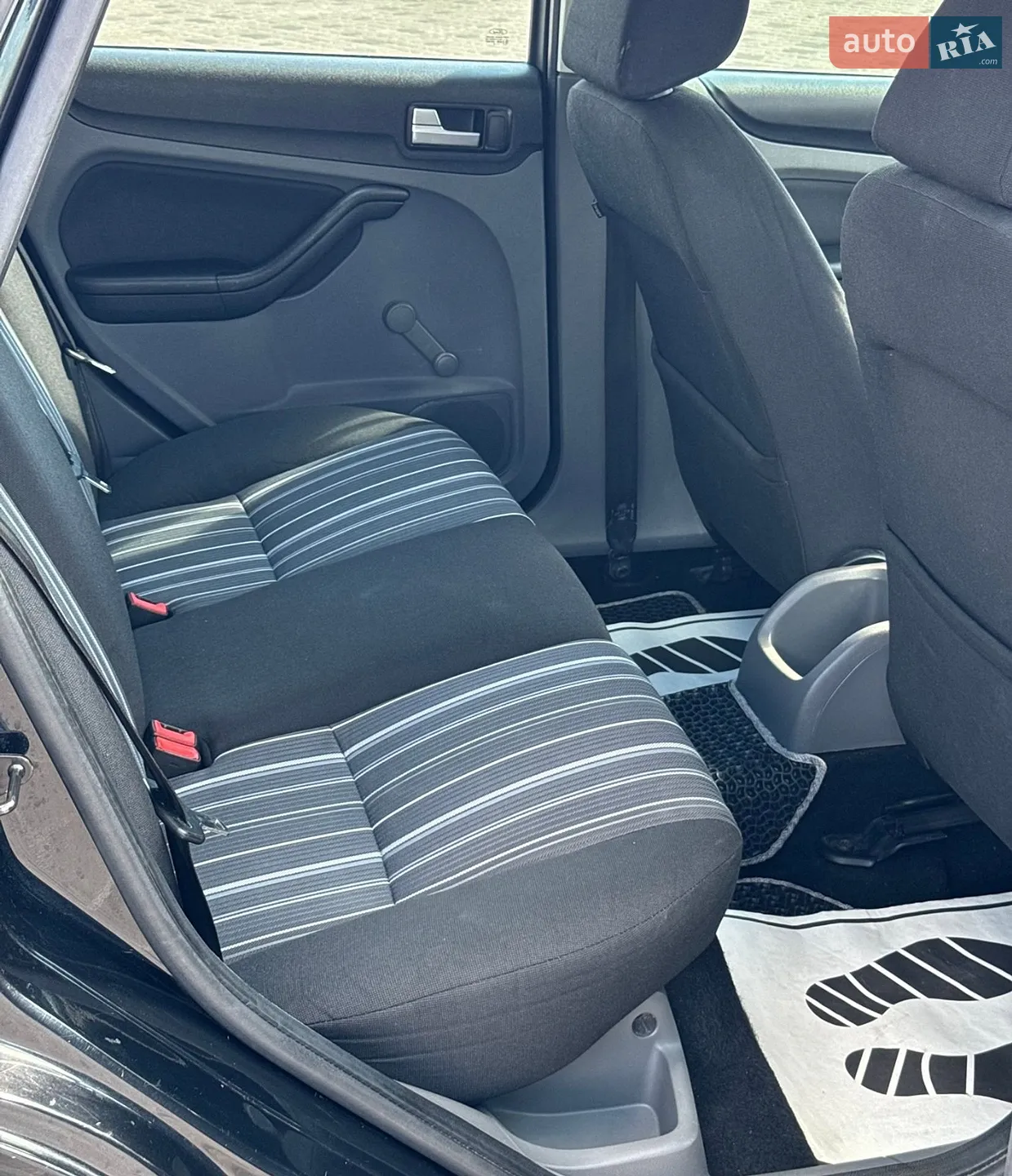 2010 Ford Focus - мініатюра 6