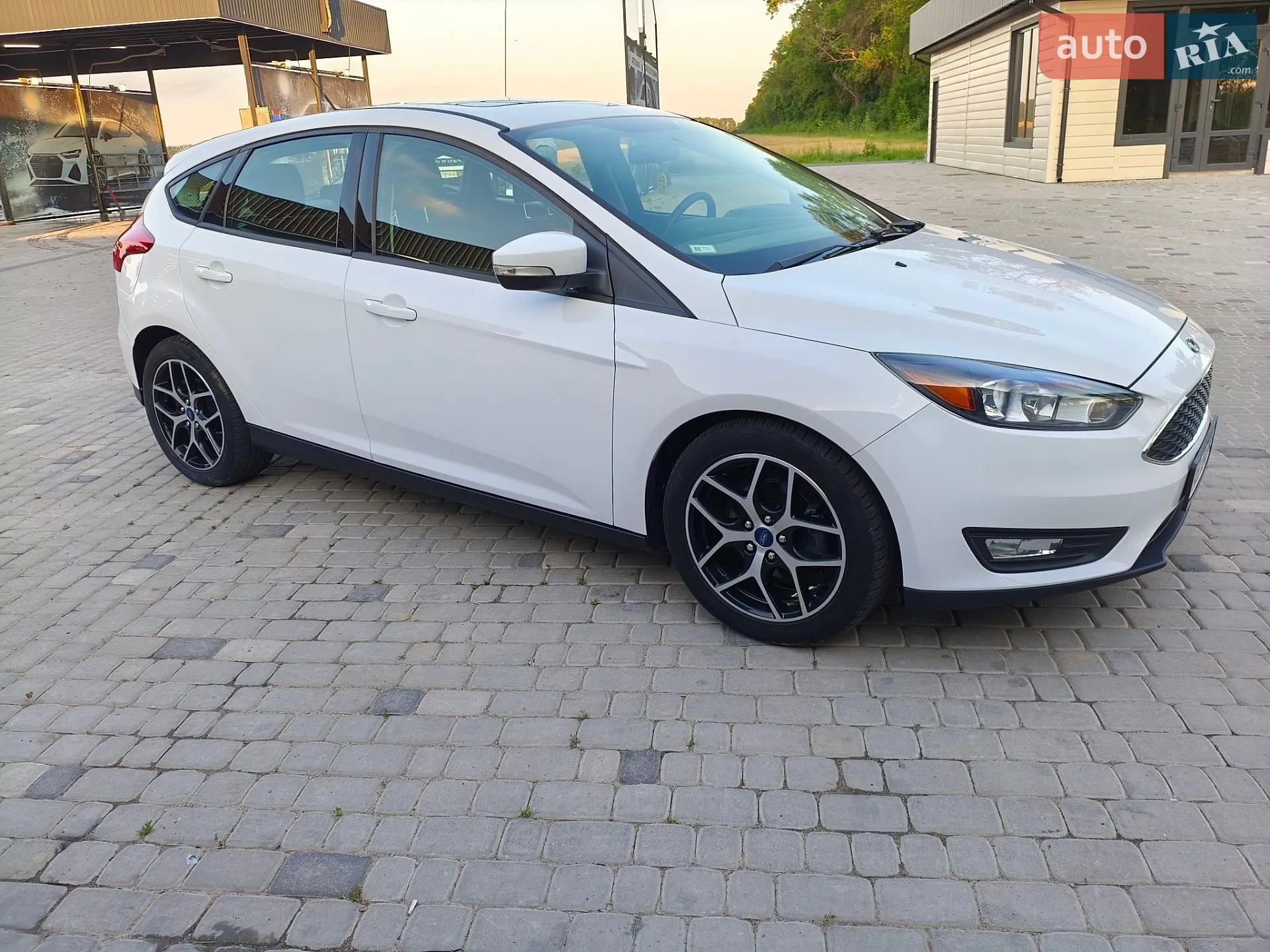 Ford Focus 2017 VIN 1FADP3M2XHL322090 фото оголошення 3 з 5