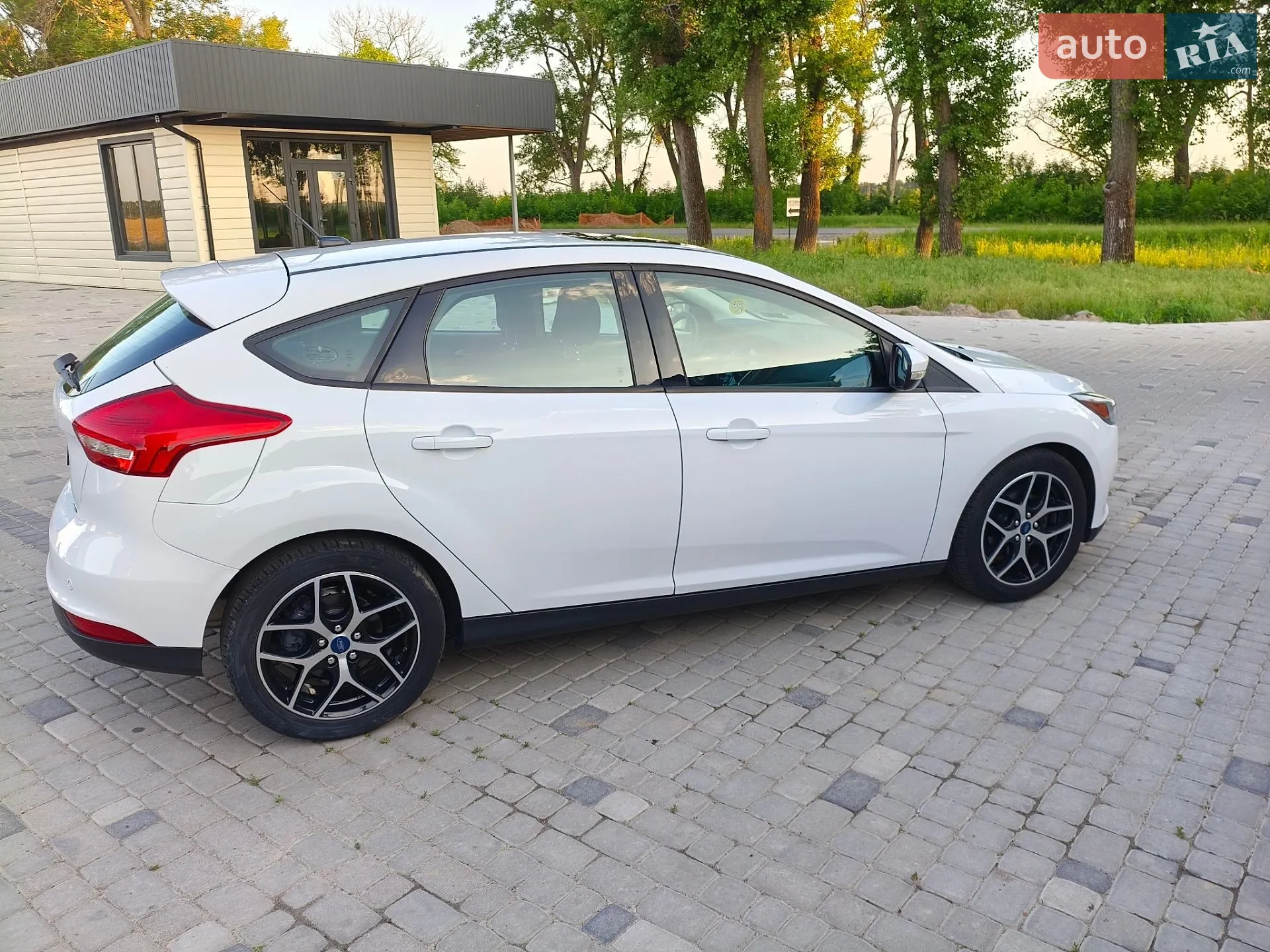 Ford Focus 2017 VIN 1FADP3M2XHL322090 фото оголошення 4 з 5