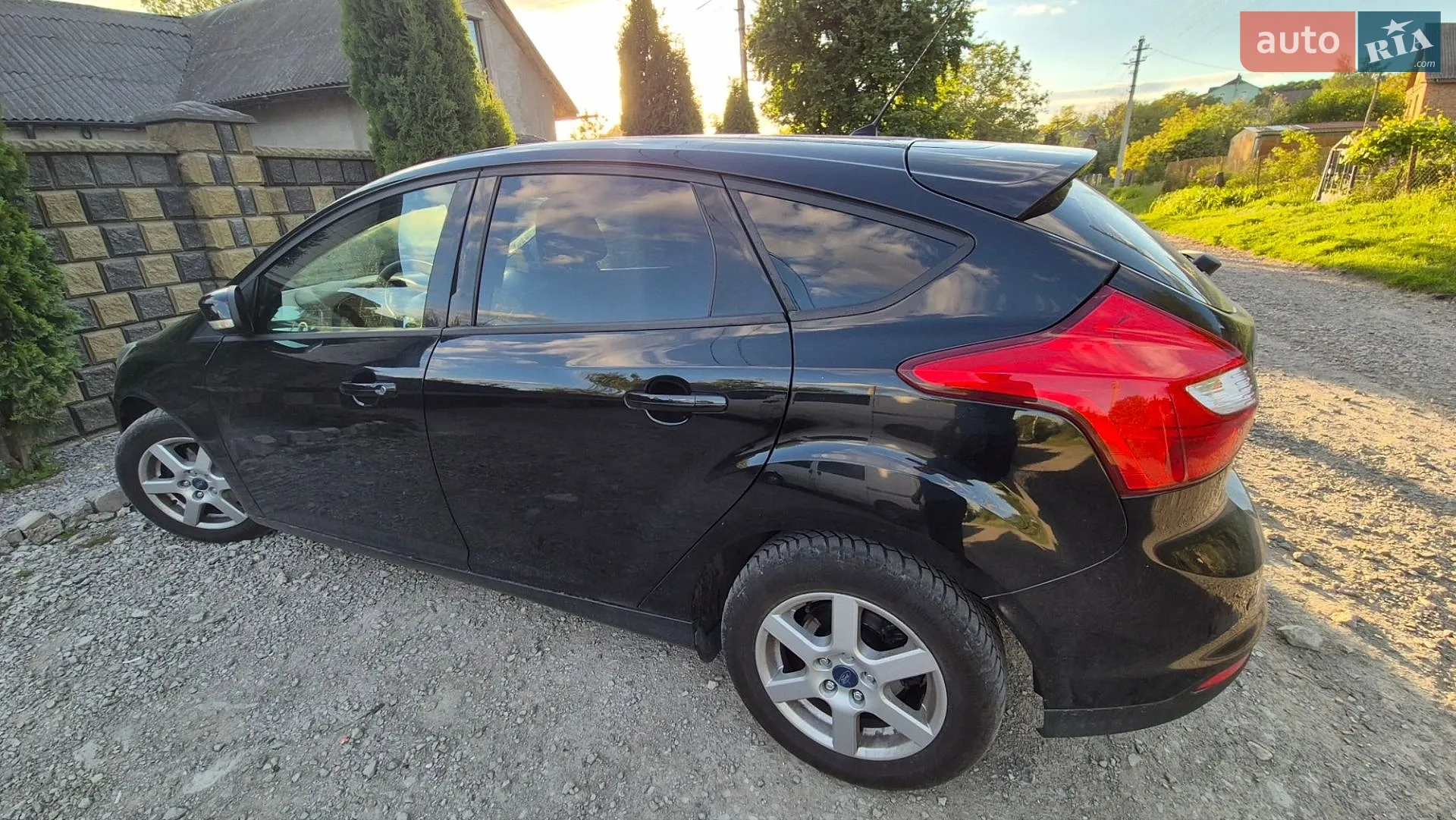 Ford Focus 2011 VIN WF0KXXGCBKBK72615 фото оголошення 2 з 38
