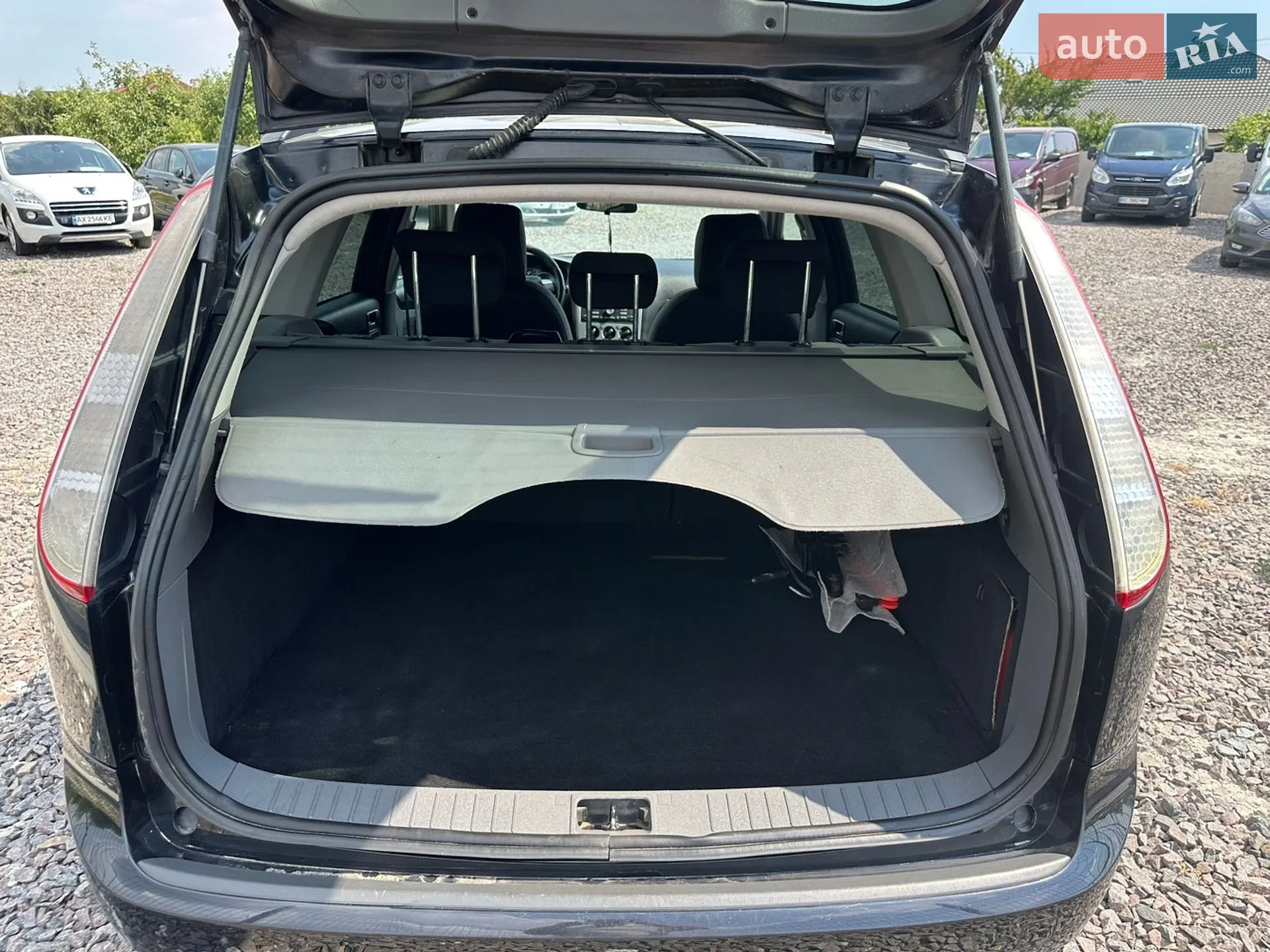 2010 Ford Focus - мініатюра 20