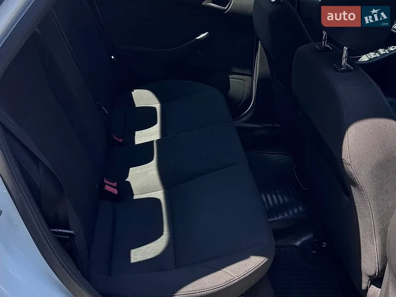 Ford Focus 2016 VIN 1FADP3F29GL325588 фото оголошення 9 з 62