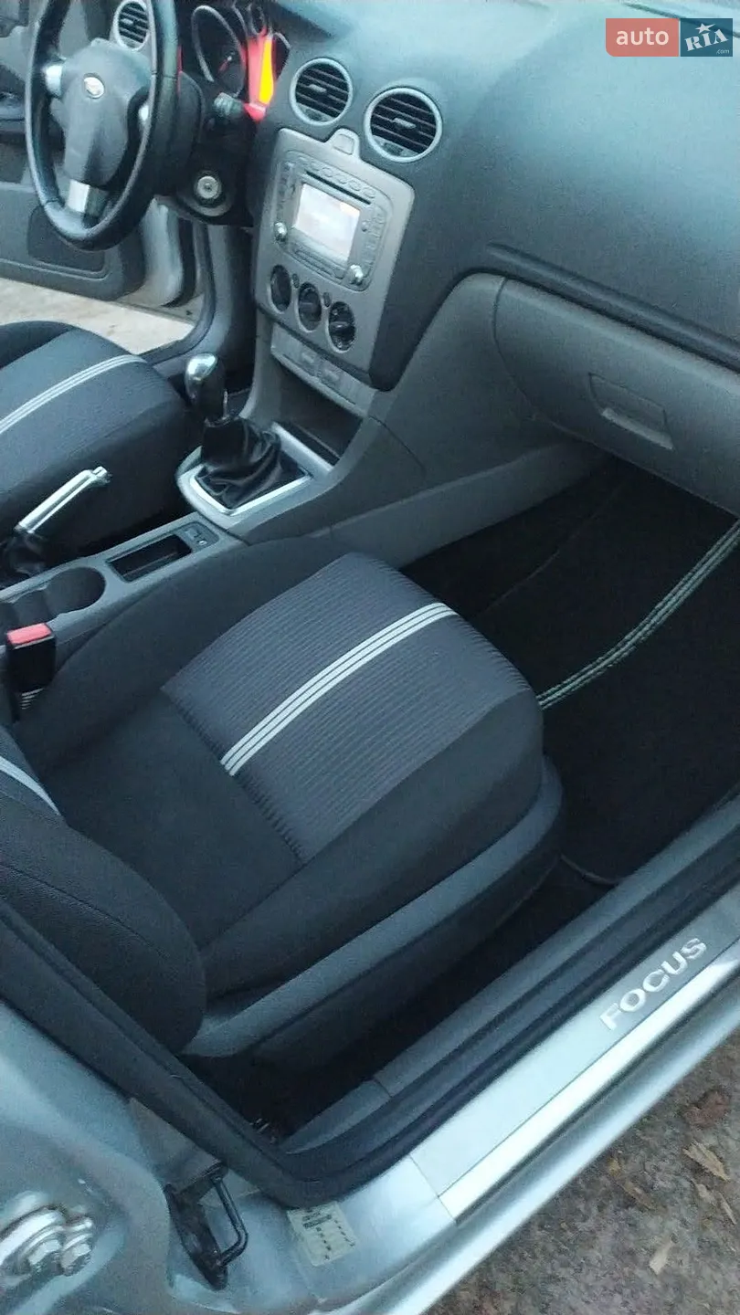 2010 Ford Focus - мініатюра 4