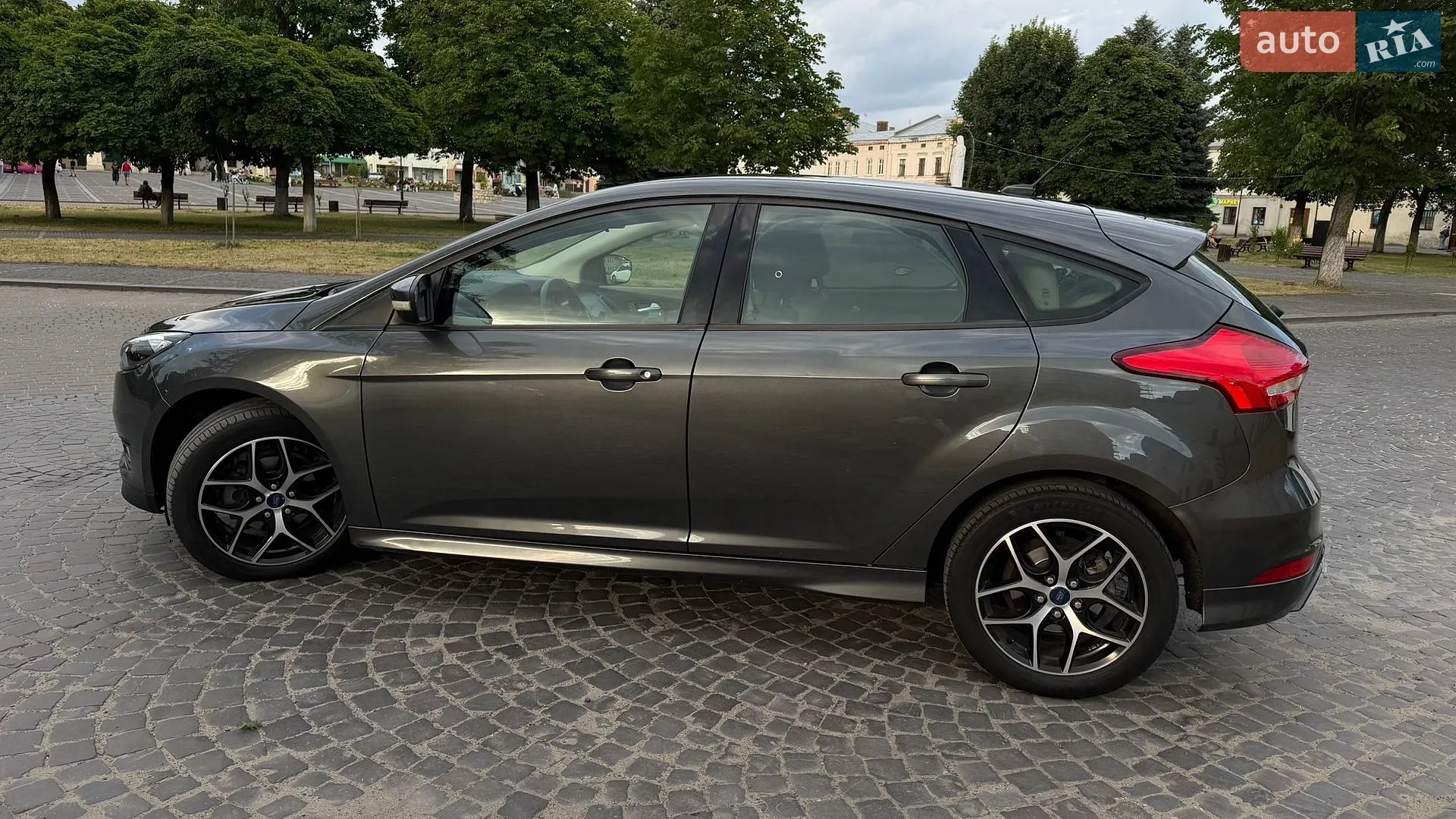 Ford Focus 2016 VIN 1FADP3K25GL376639 фото оголошення 9 з 23