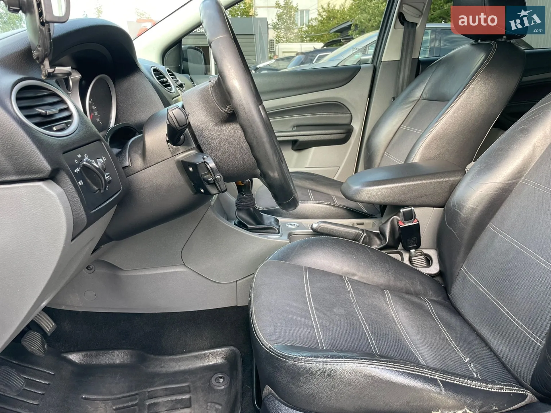 2010 Ford Focus - мініатюра 9