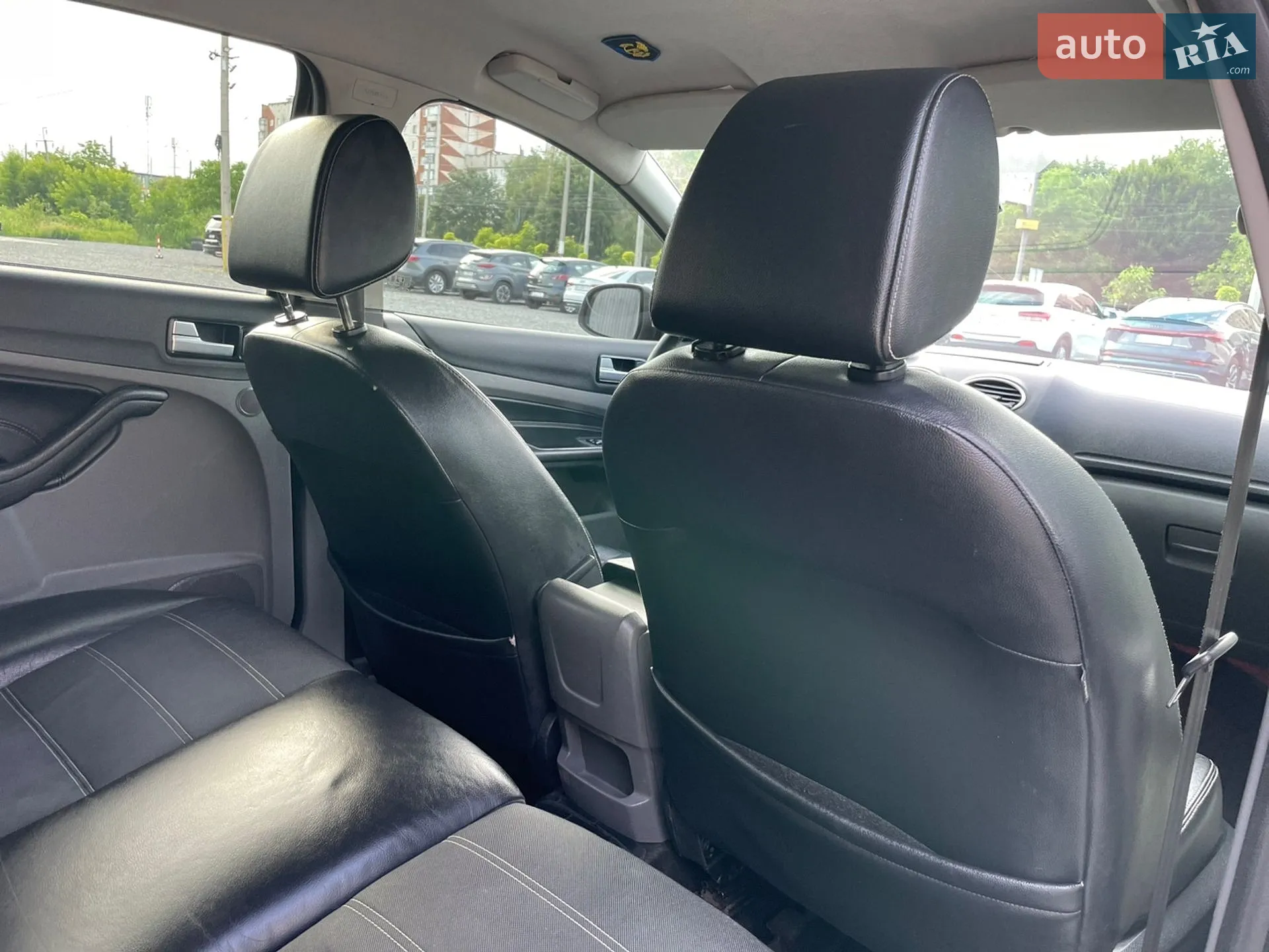 2010 Ford Focus - мініатюра 10