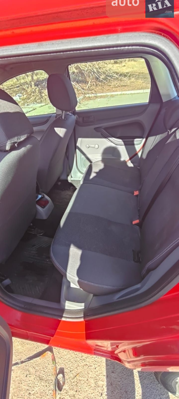 2010 Ford Focus - мініатюра 21