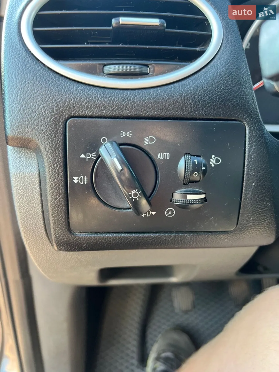 2010 Ford Focus - мініатюра 14