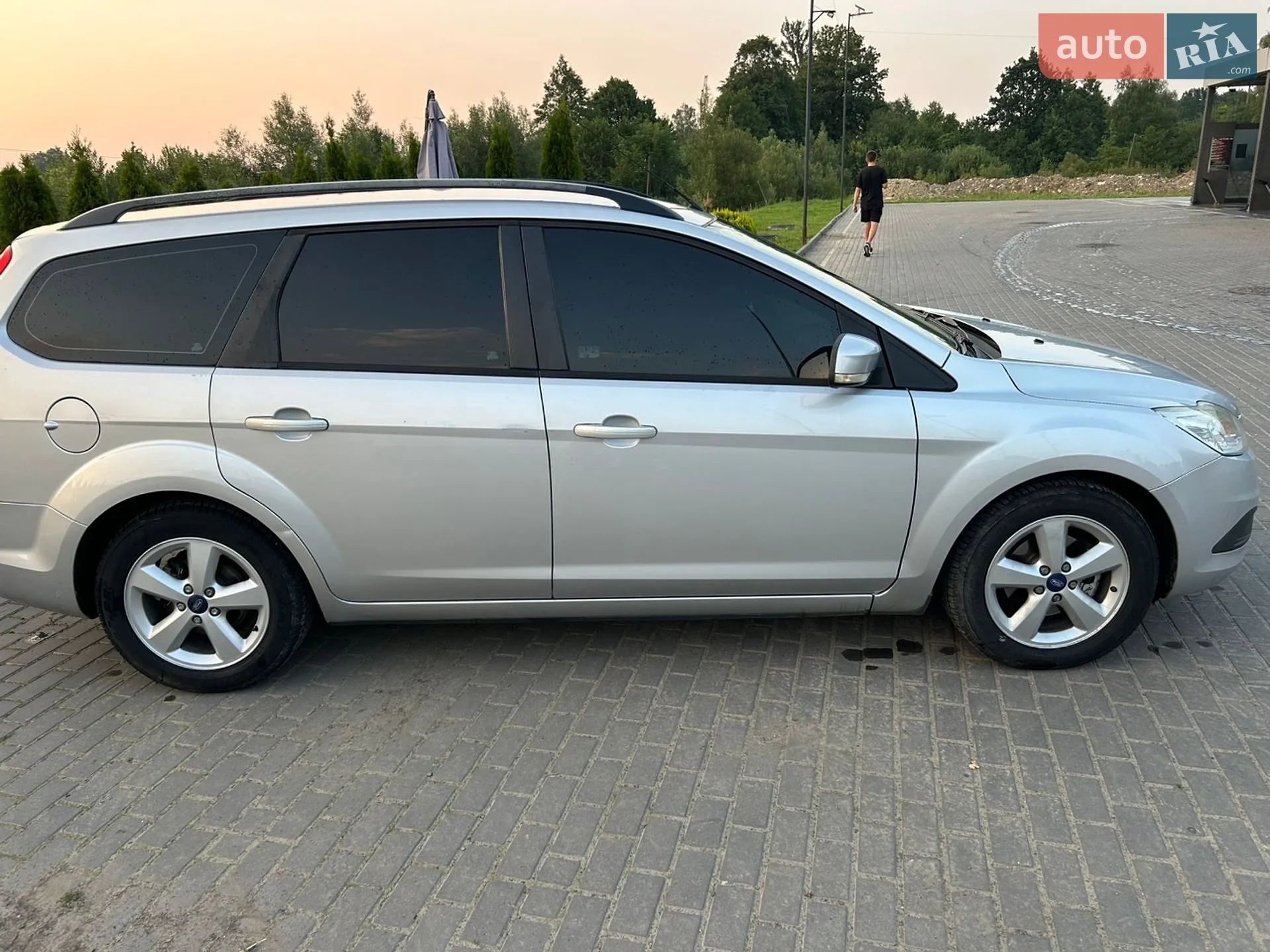2010 Ford Focus - мініатюра 2