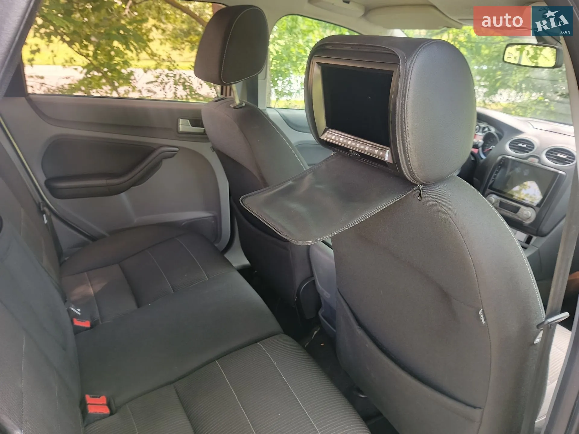 2010 Ford Focus - мініатюра 11