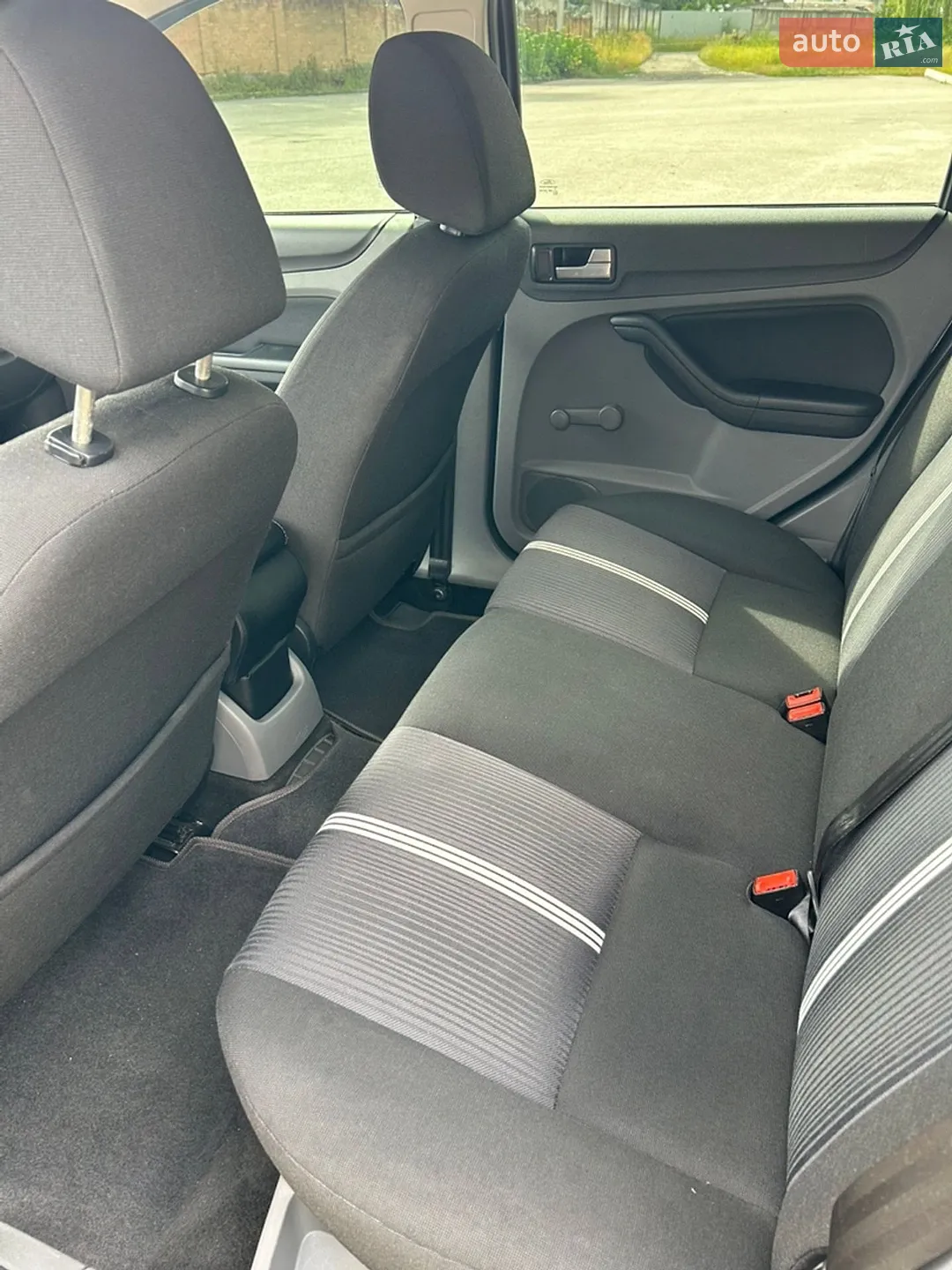 2010 Ford Focus - мініатюра 9