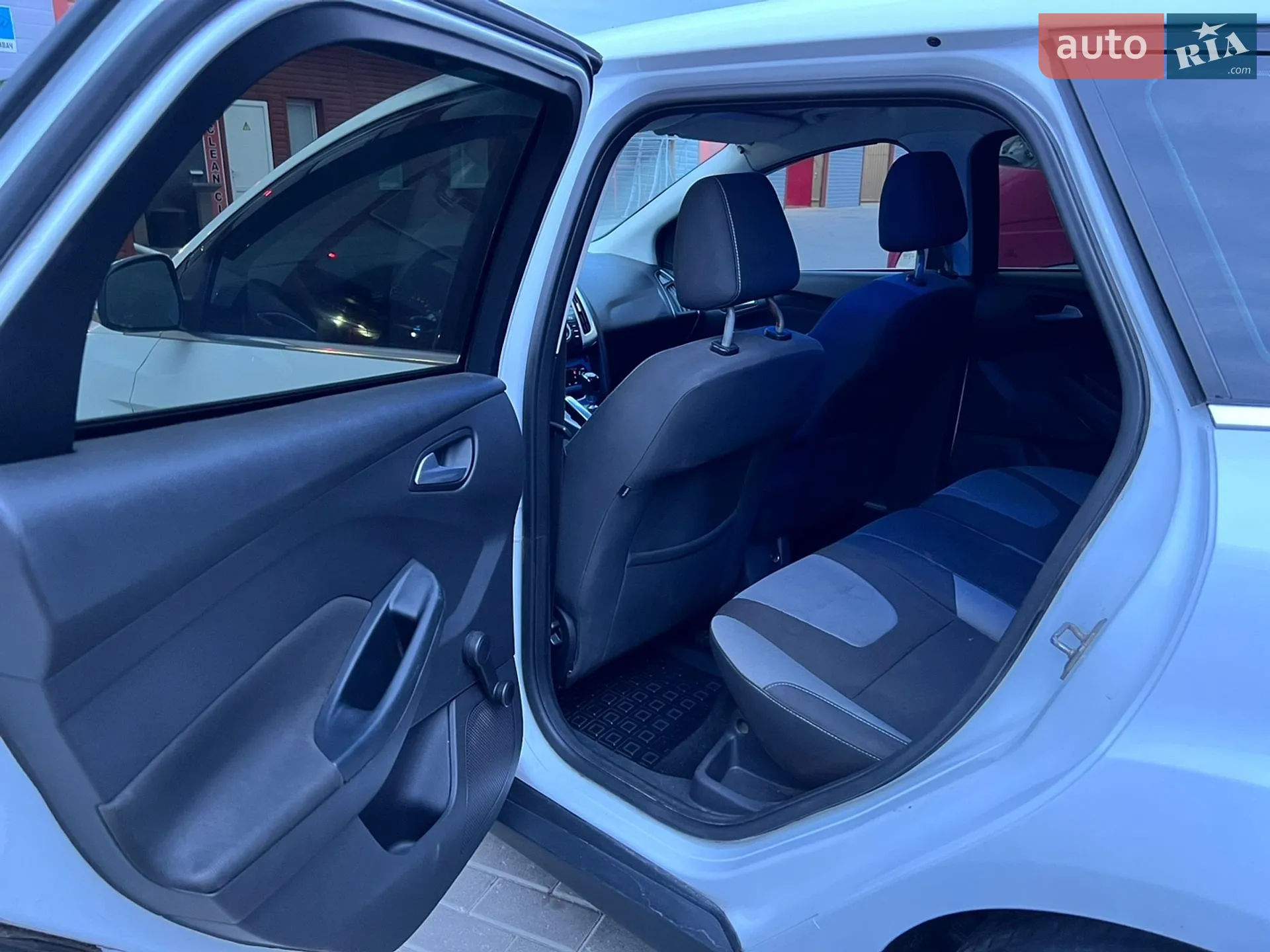 2012 Ford Focus - мініатюра 16
