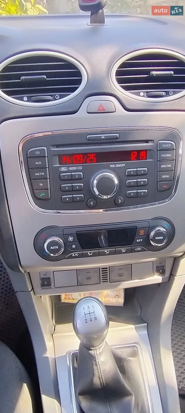 2010 Ford Focus - мініатюра 13