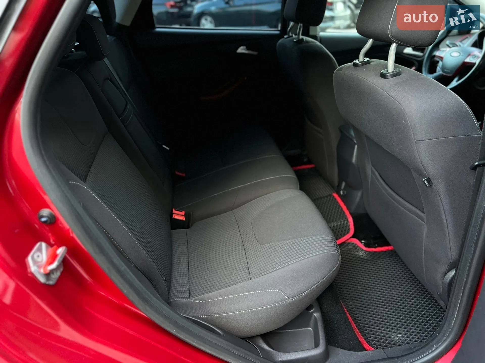 2011 Ford Focus - мініатюра 26