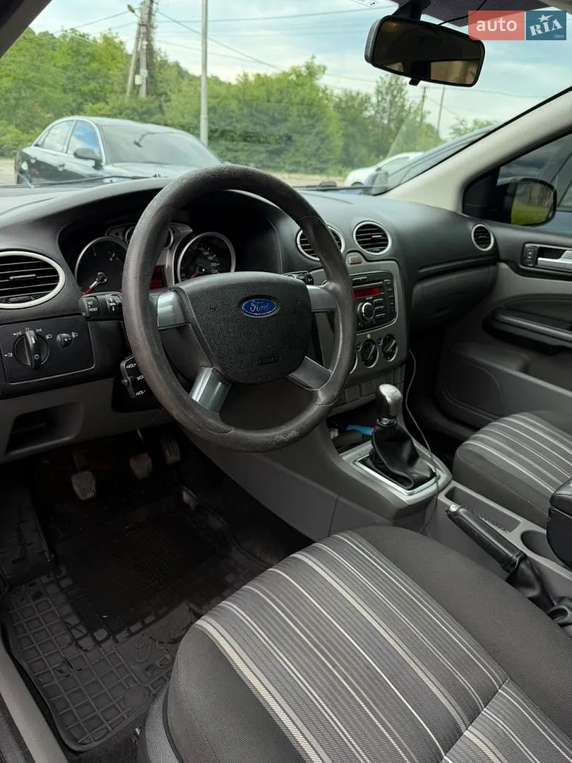 2010 Ford Focus - мініатюра 2
