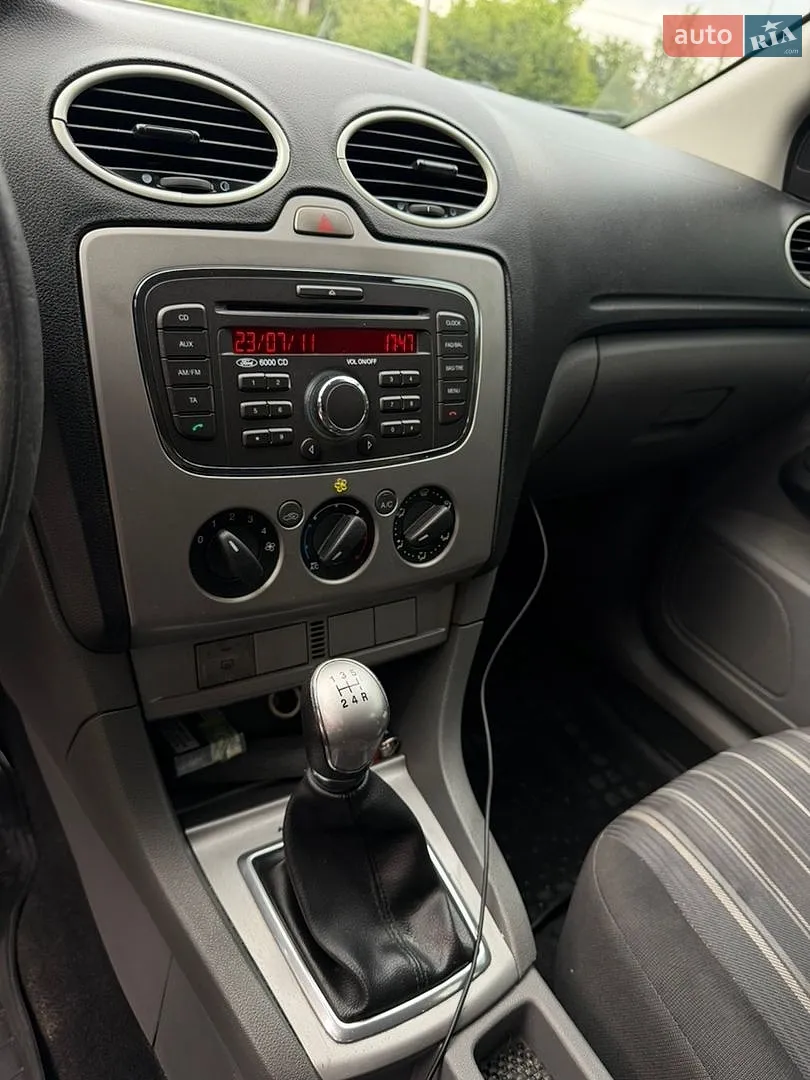 2010 Ford Focus - мініатюра 8