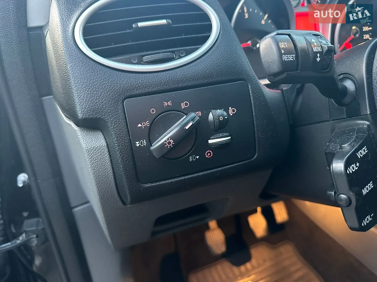 2010 Ford Focus - мініатюра 10