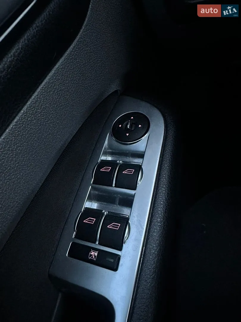 2010 Ford Focus - мініатюра 13