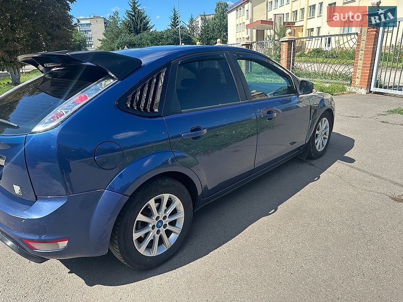 Хетчбек Ford Focus 2007 в Краснограді