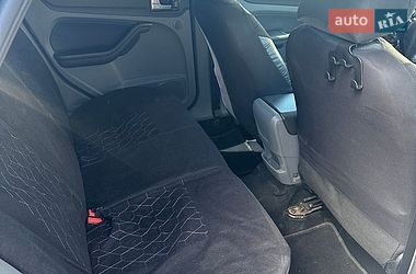 Хетчбек Ford Focus 2007 в Краснограді