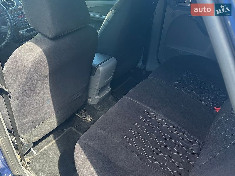 Хетчбек Ford Focus 2007 в Краснограді