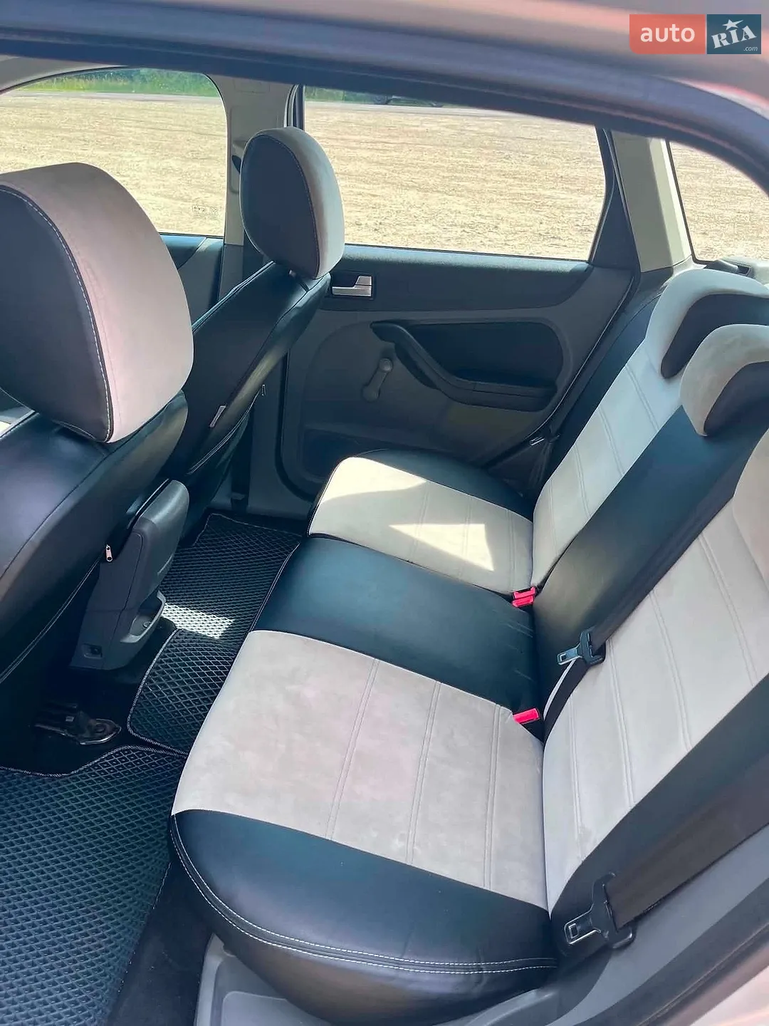 2010 Ford Focus - мініатюра 9