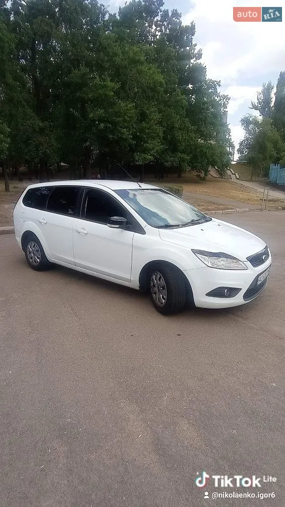 2010 Ford Focus - мініатюра 2