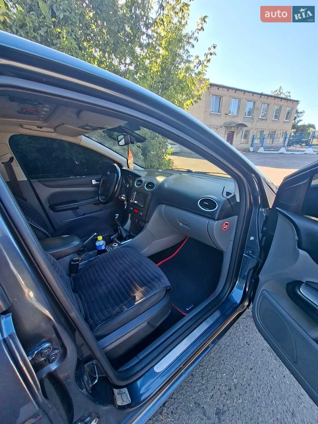 2010 Ford Focus - мініатюра 2