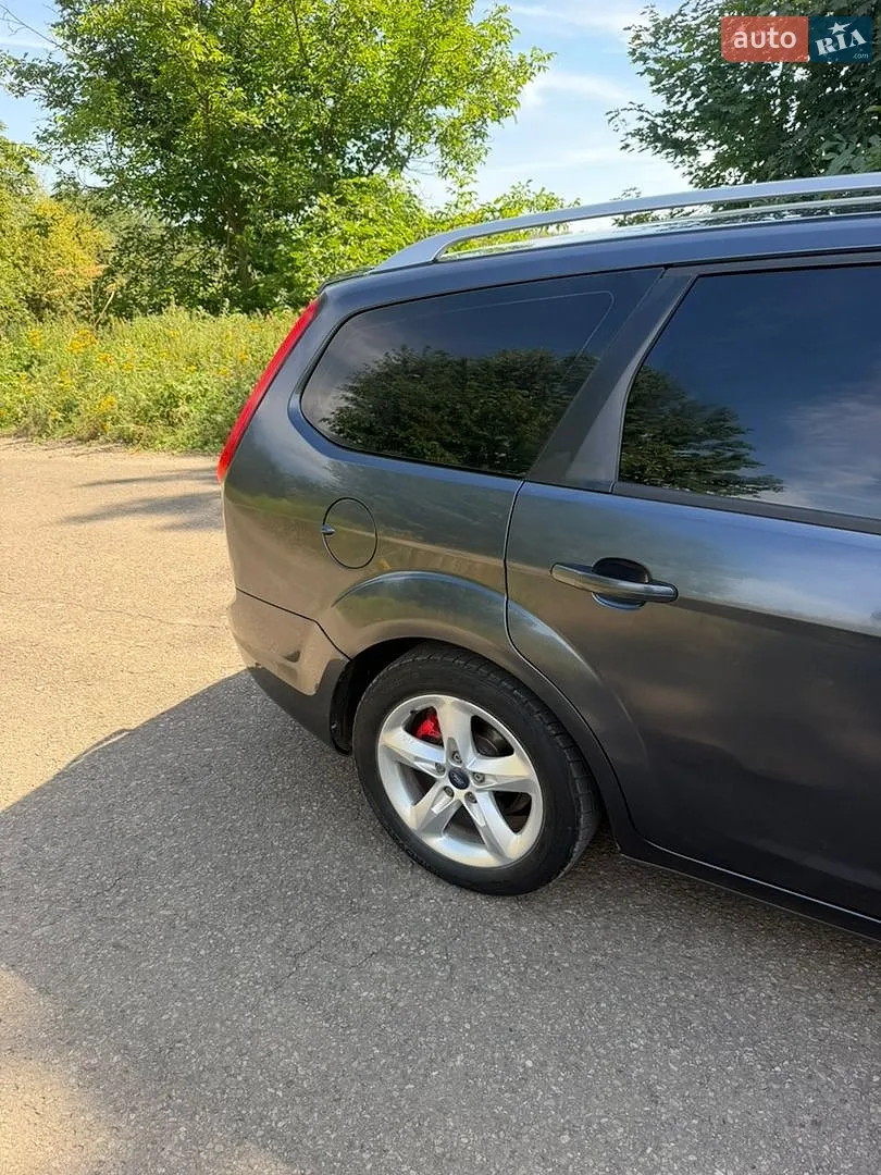 2010 Ford Focus - мініатюра 9
