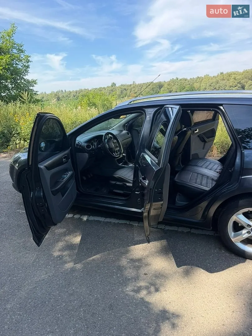 2010 Ford Focus - мініатюра 26