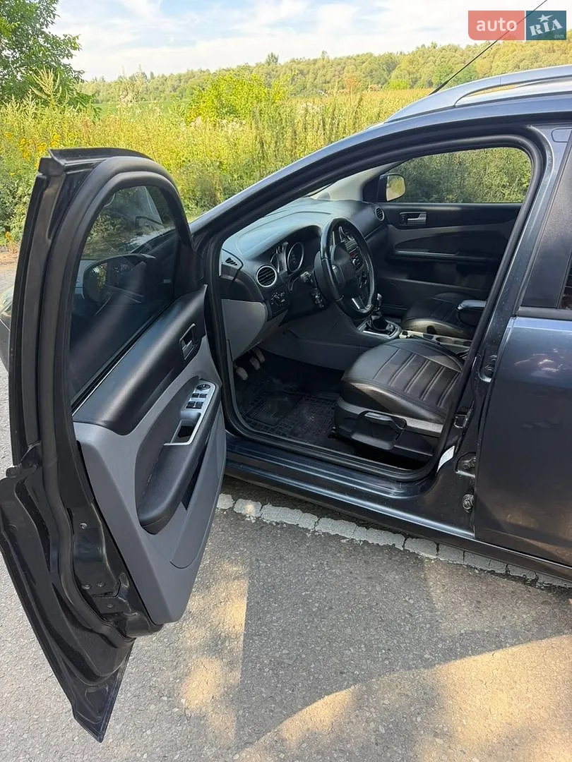 2010 Ford Focus - мініатюра 28